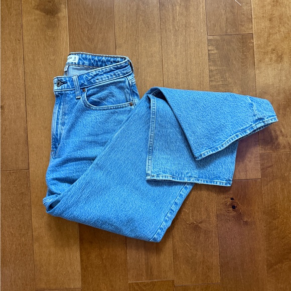 A&F Curve Love High Rise 90s Relaxed Jean READ DESCRIPTION - Picture 5 of 5